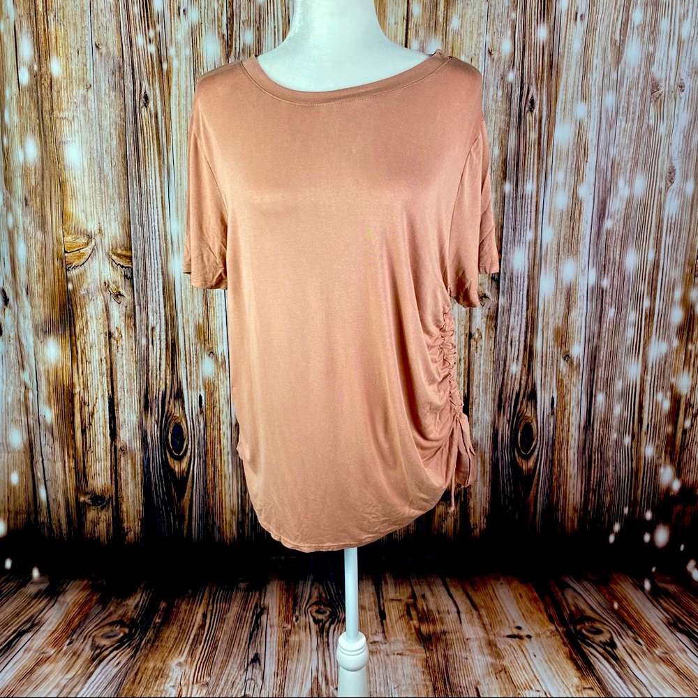 Rose colored t-shirt with side bunch